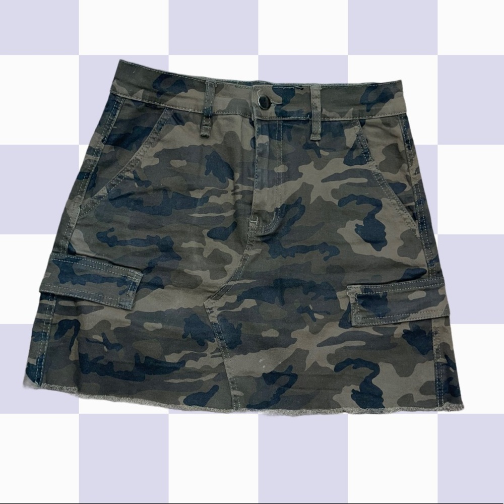 High waisted camo skirt